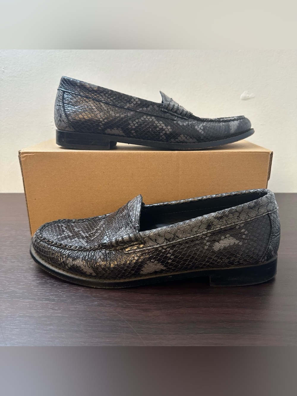 G.H. Bass Weejuns Black Leather Snakeskin Embossed Whitney Comfort Loafers 7 - Picture 2 of 14